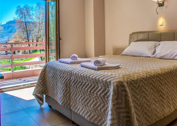 Elia Deluxe Accommodation